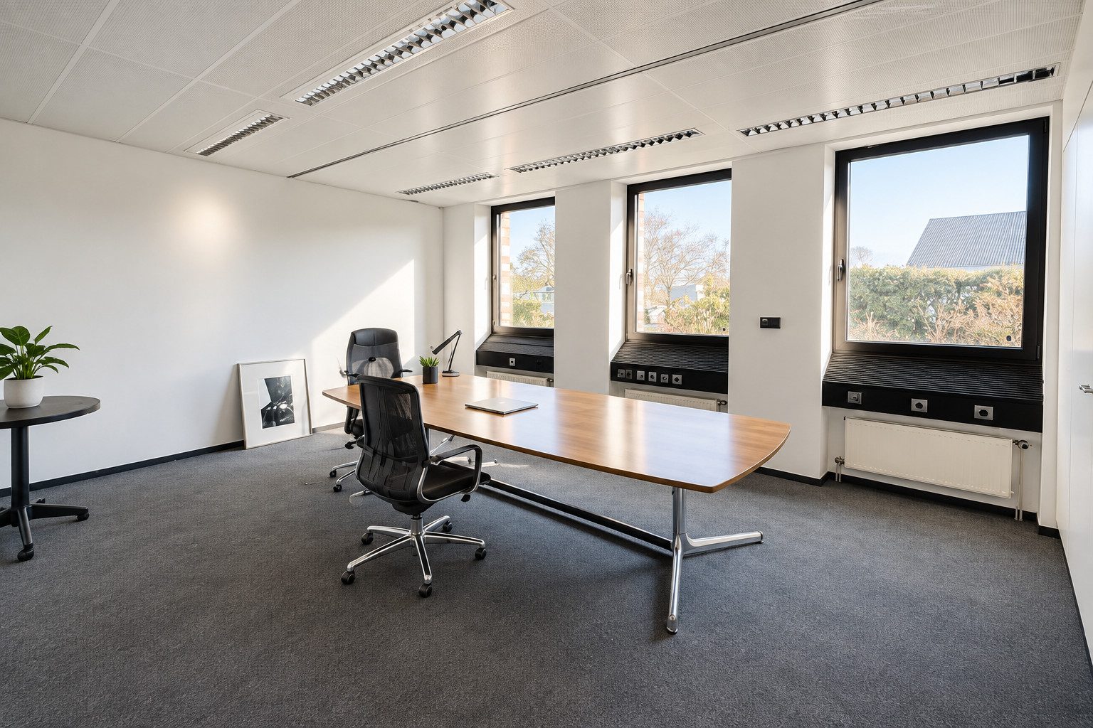 Büro mit Fensterfront