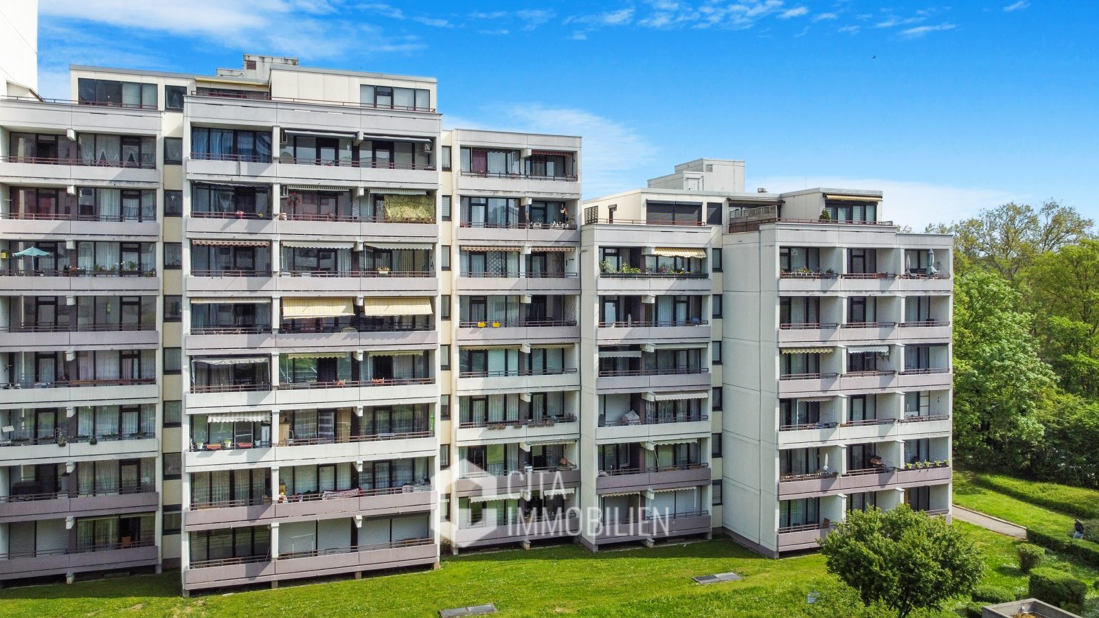 Helle, vermietete 3-Zimmer-Wohnung mit Balkon, TG-Stellplatz & Aufzug in Wiesbaden