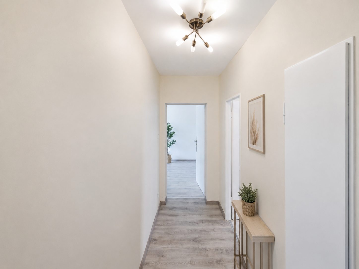 Renovierte 2-Zimmer-Wohnung mit Balkon und Einbauküche in Frankfurt-Dornbusch – Bild 4