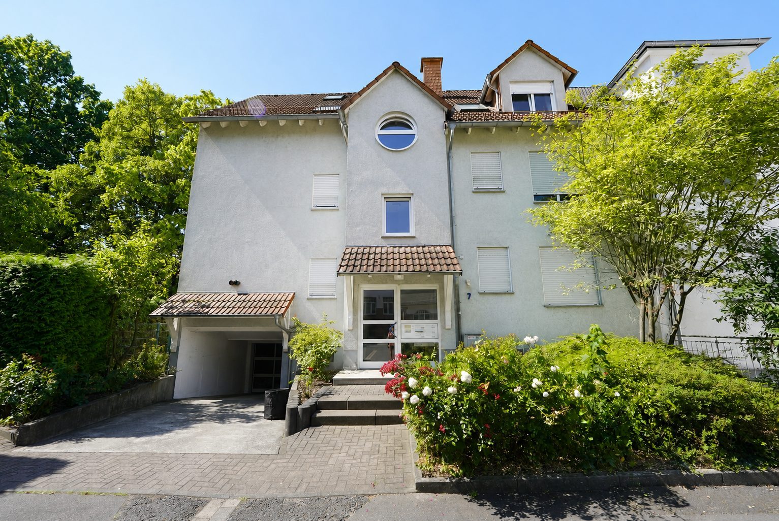Vermietete 1,5-Zimmer-Maisonette mit Balkon, Einbauküche, Garage und Keller in Hanau