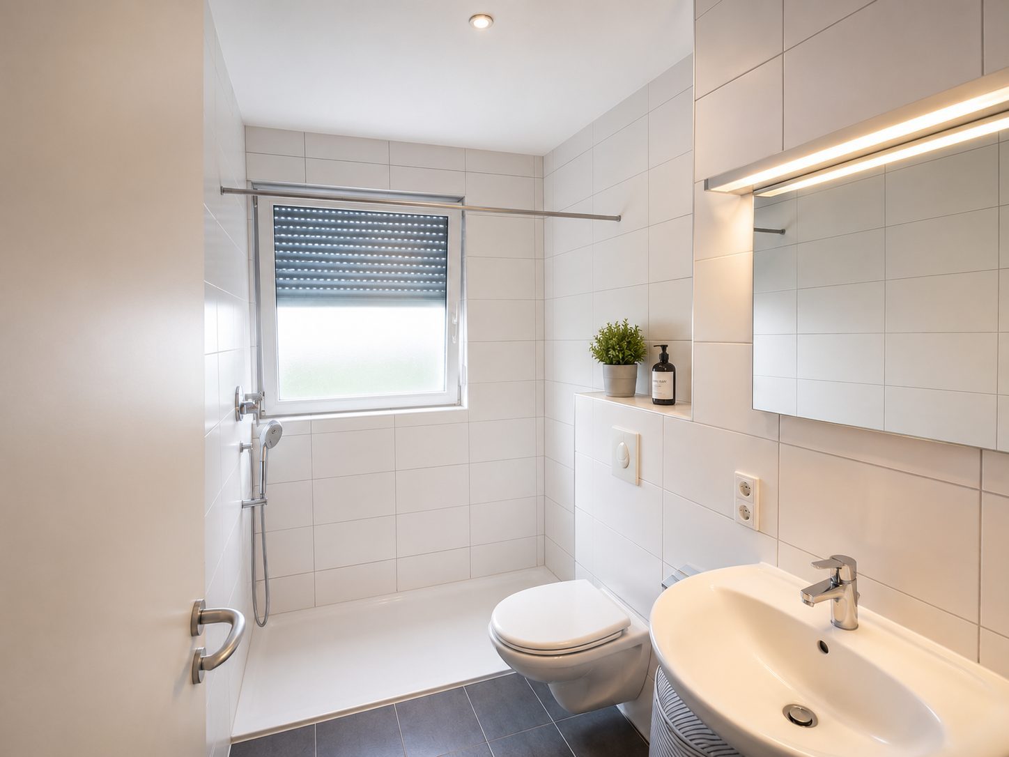 Moderne 2-Zimmer-Wohnung im begehrten Frankfurt-Europaviertel – Bild 4