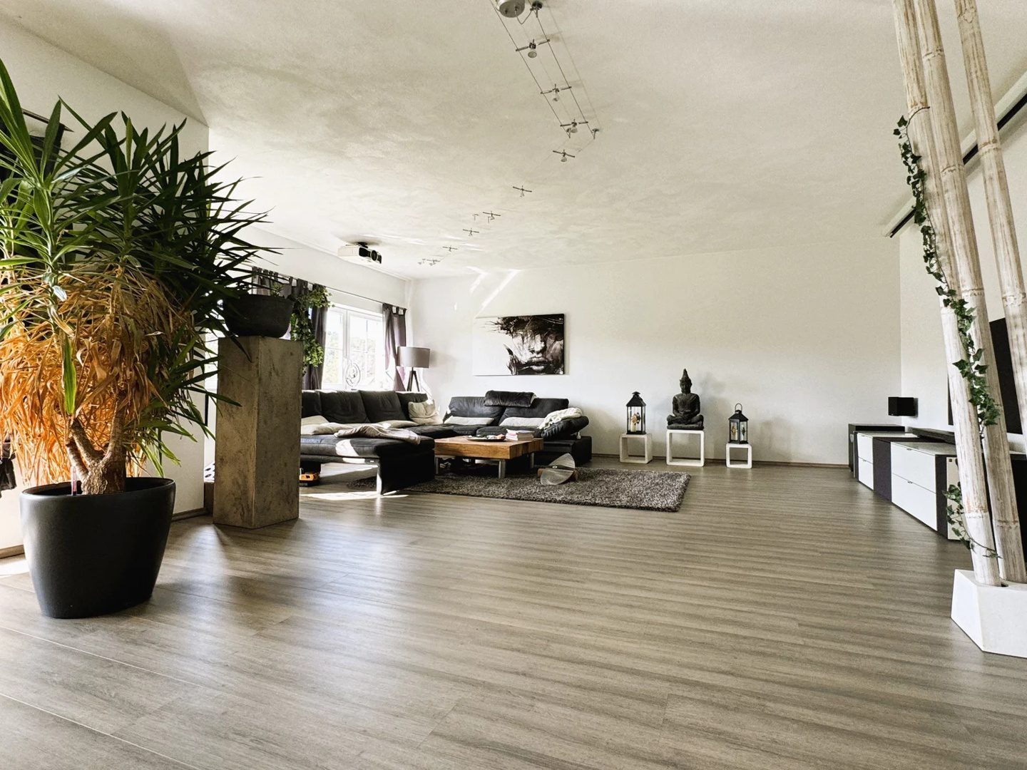Freistehendes Einfamilienhaus mit 475 m², 12 Zimmern & Einliegerwohnung | Bj. 2015 | Schöffengrund – Bild 3