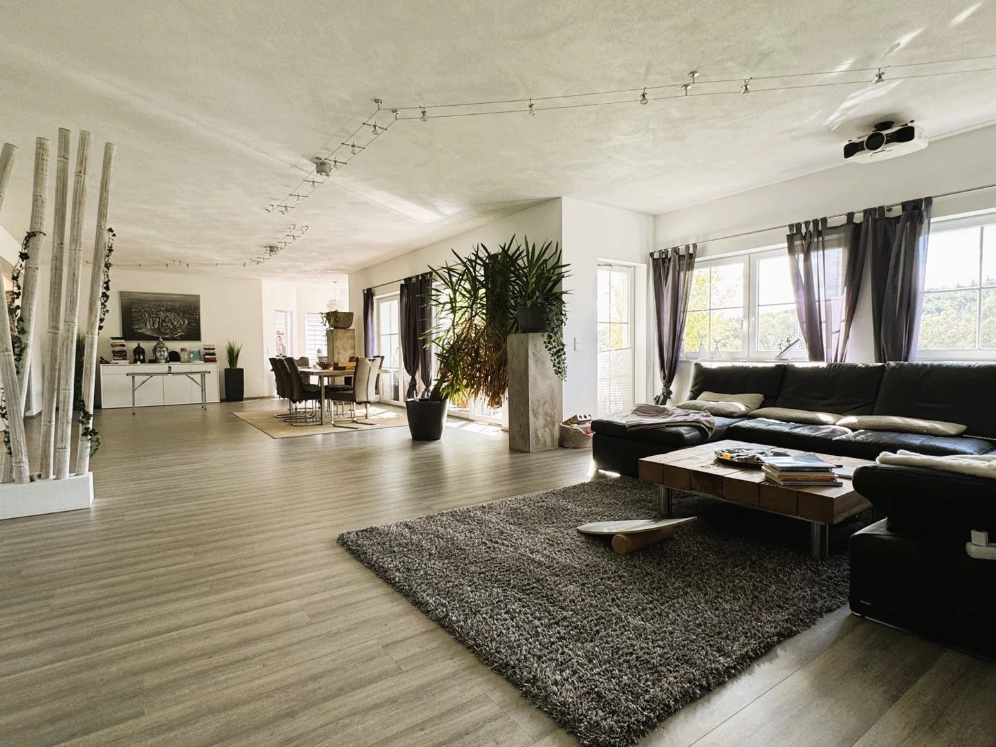 Freistehendes Einfamilienhaus mit 475 m², 12 Zimmern & Einliegerwohnung | Bj. 2015 | Schöffengrund – Bild 5