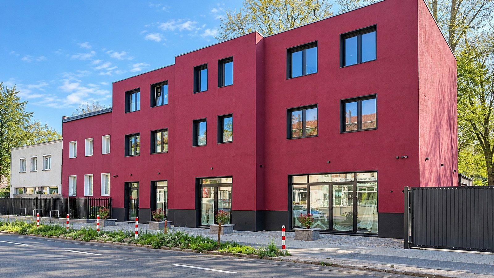 Berlin-Mahlsdorf: Voll vermietetes Wohn- & Geschäftsensemble | 146.700 € JNKM + Baugenehmigung