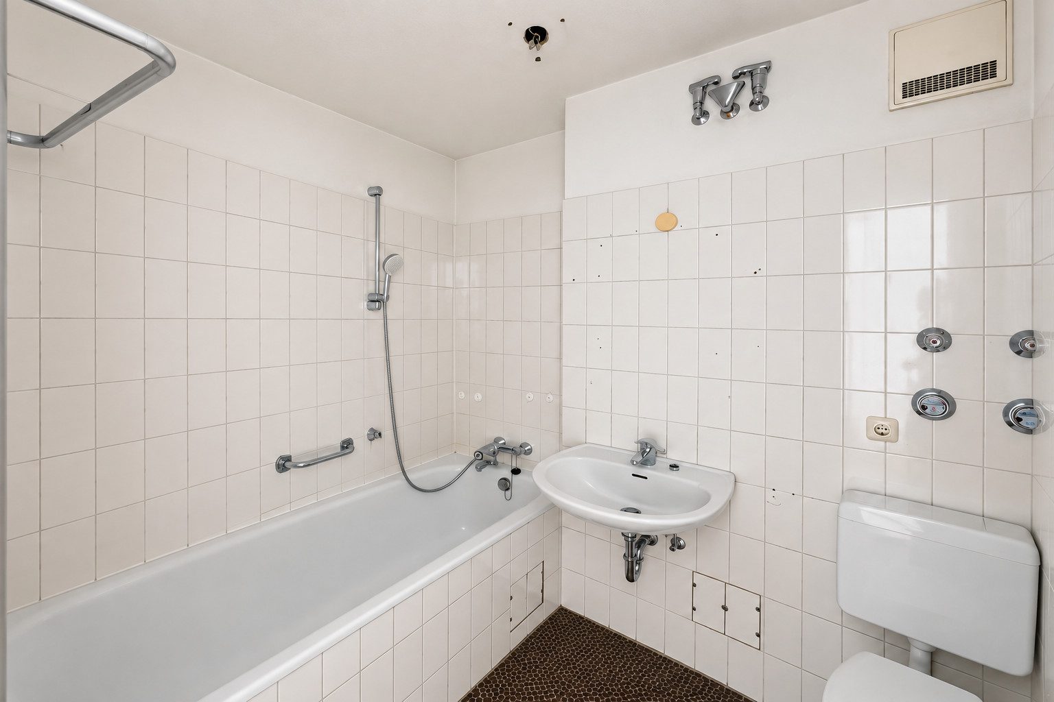 2-Zimmer-Etagenwohnung Frankfurt-Bonames | 61 m² mit Balkon & Stellplatz - Bezugsfrei – Bild 2