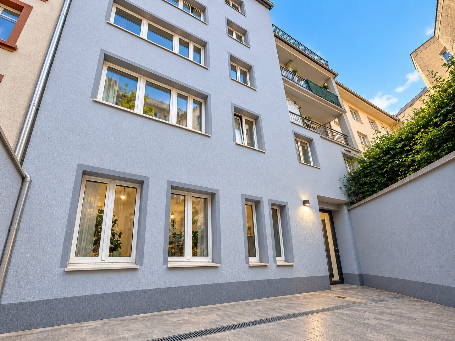 Außenansicht mit Innenhofzugang